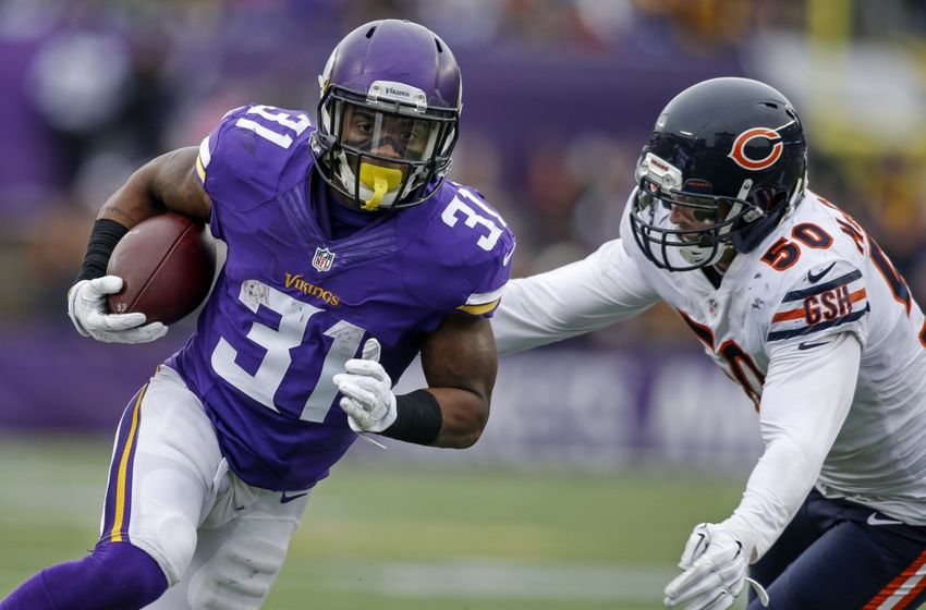 Dec 20, 2015; Minneapolis, MN, USA; Minnesota Vikings running back Jerick McKinnon (31) rushes for a touchdown away from Chicago Bears linebacker Shea McClellin (50) in the second quarter at TCF Bank Stadium. The Vikings win 38-17. Mandatory Credit: Bruce Kluckhohn-USA TODAY Sports