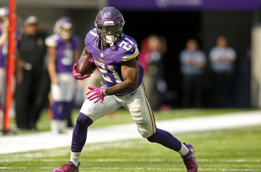 Oct 9, 2016; Minneapolis, MN, USA; Minnesota Vikings running back Jerick McKinnon (21) catches a pass against the Houston Texans in the second quarter at U.S. Bank Stadium. Mandatory Credit: Bruce Kluckhohn-USA TODAY Sports