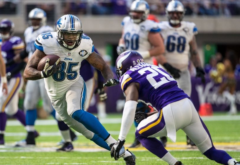 Nov 6, 2016; Minneapolis, MN, USA; Detroit Lions tight end Eric Ebron (85) carries the ball during the second quarter against the Minnesota Vikings at U.S. Bank Stadium. Mandatory Credit: Brace Hemmelgarn-USA TODAY Sports