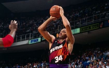 Charles Barkley #34 of the Phoenix Suns shoots the ball against the Miami Heat on January 30, 1996 at Miami Arena in Miami, Florida. Credit: NBA Photos