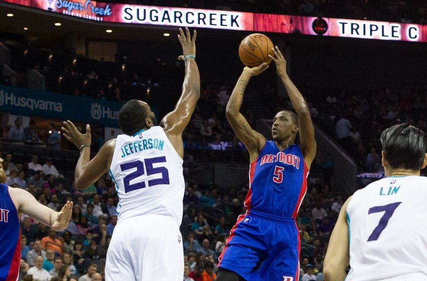 Mar 11, 2016; Charlotte, NC, USA; Detroit Pistons guard Kentavious Caldwell-Pope (5) shoots the ball against Charlotte Hornets center Al Jeffereson (25) in the first half at Time Warner Cable Arena. Mandatory Credit: Jeremy Brevard-USA TODAY Sports