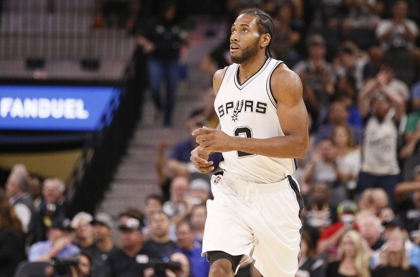 Nov 1, 2016; San Antonio, TX, USA; San Antonio Spurs small forward Kawhi Leonard (2) reacts after a shot against the Utah Jazz during the first half at AT&T Center. Mandatory Credit: Soobum Im-USA TODAY Sports