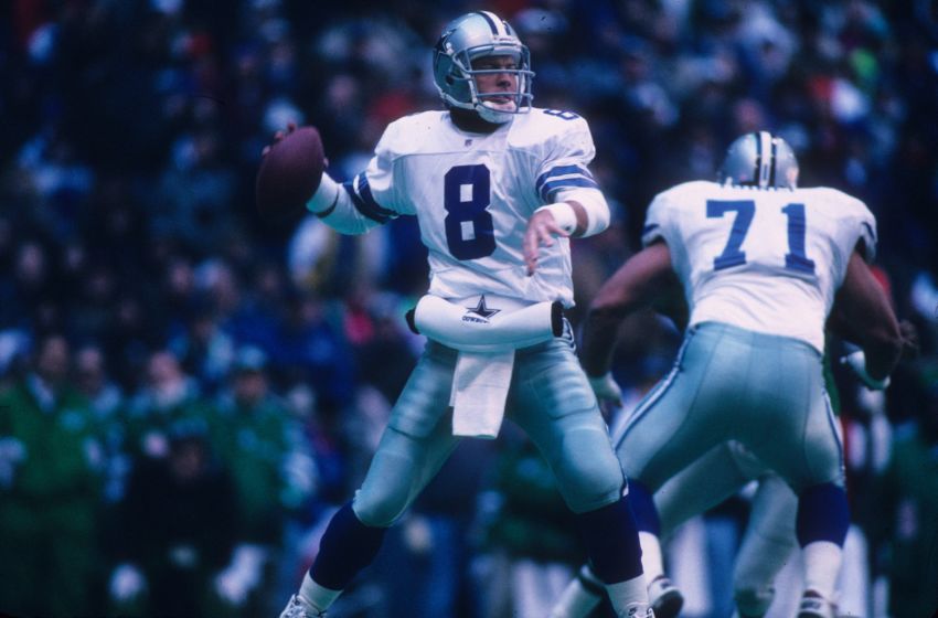 IRVING, TX - JANUARY 7: Quarterback Troy Aikman