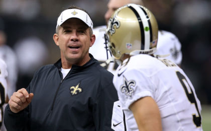 NEW ORLEANS, LA - OCTOBER 15: Head coach Sean Payton of the New Orleans Saints speaks with Drew Brees