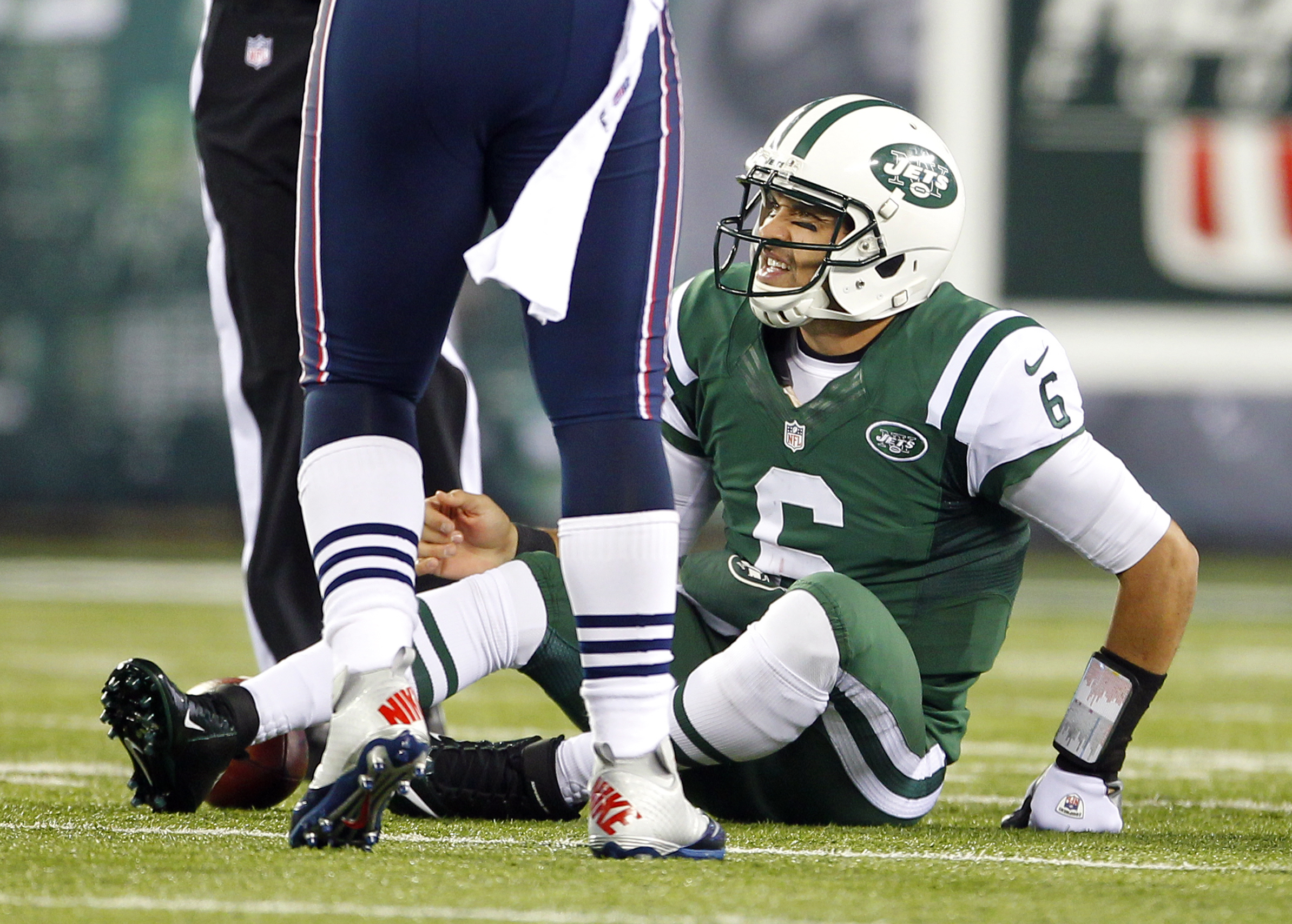 EAST RUTHERFORD, NJ - NOVEMBER 22: Quarterback Mark Sanchez