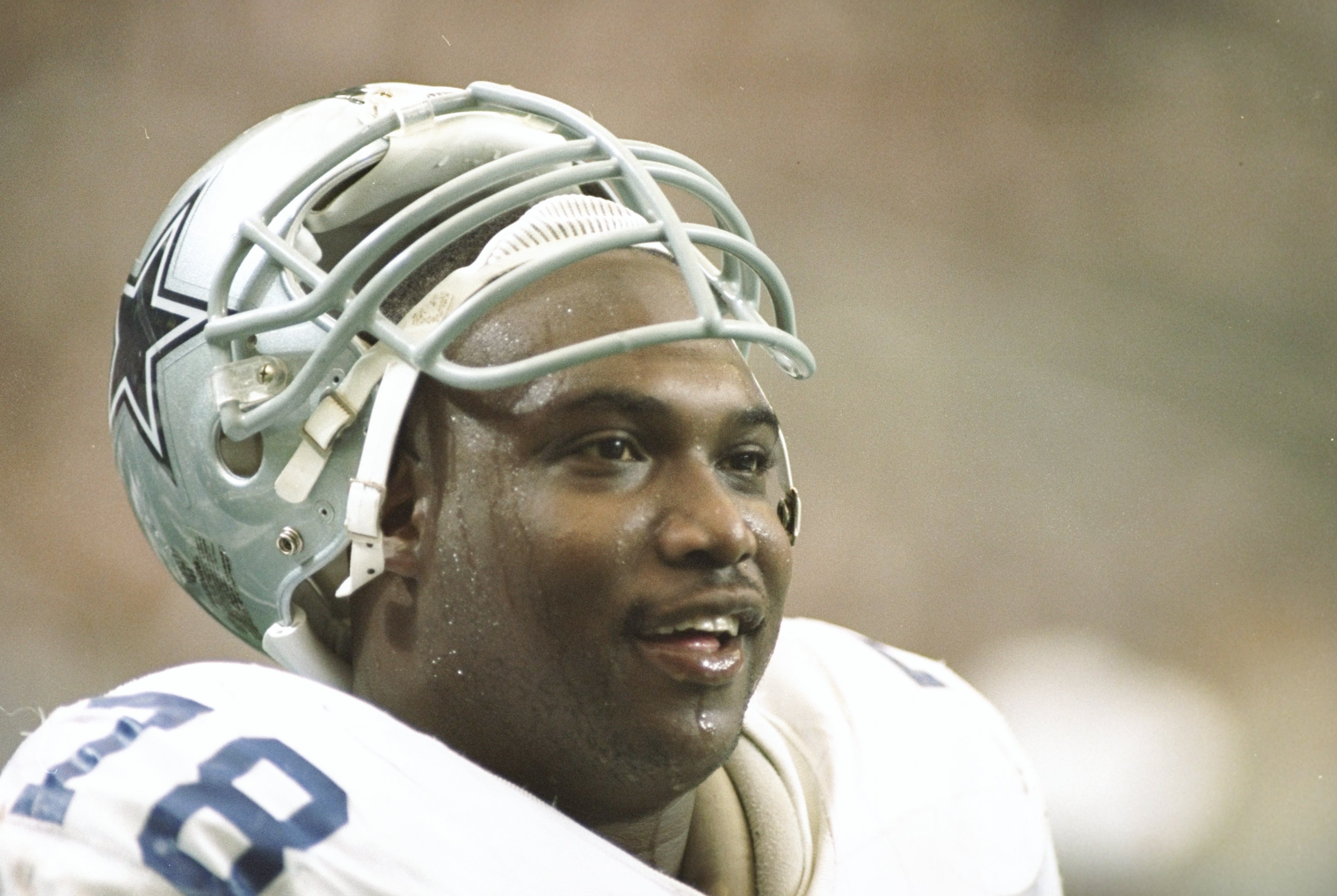 29 Oct 1995: Defensive lineman Leon Lett of the Dallas Cowboys looks on during a game against the Atlanta Falcons at the Georgia Dome in Atlanta, Georgia. The Cowboys won the game, 28-13. Mandatory Credit: Rick Stewart /Allsport