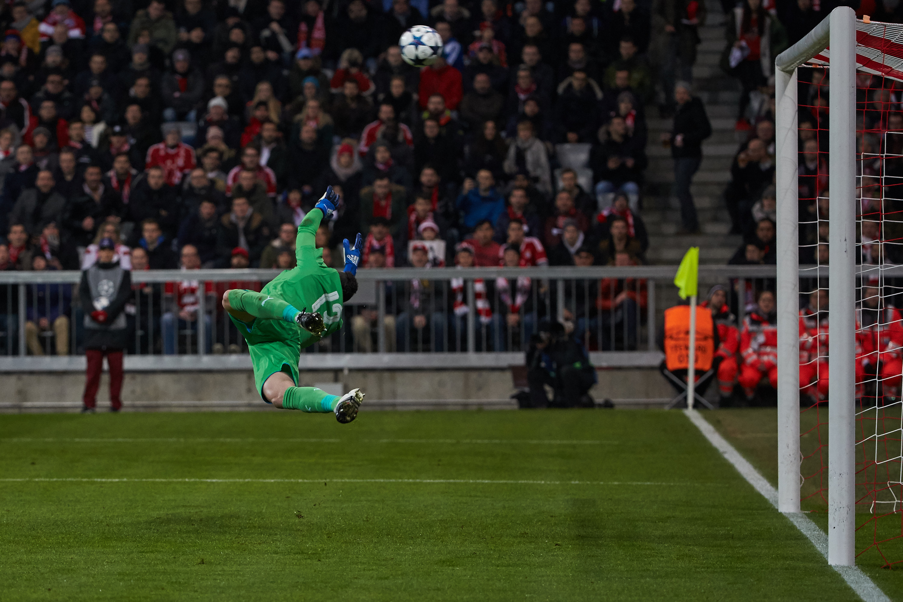 Man Utd sneak past Blackburn to reach FA Cup quarter finals