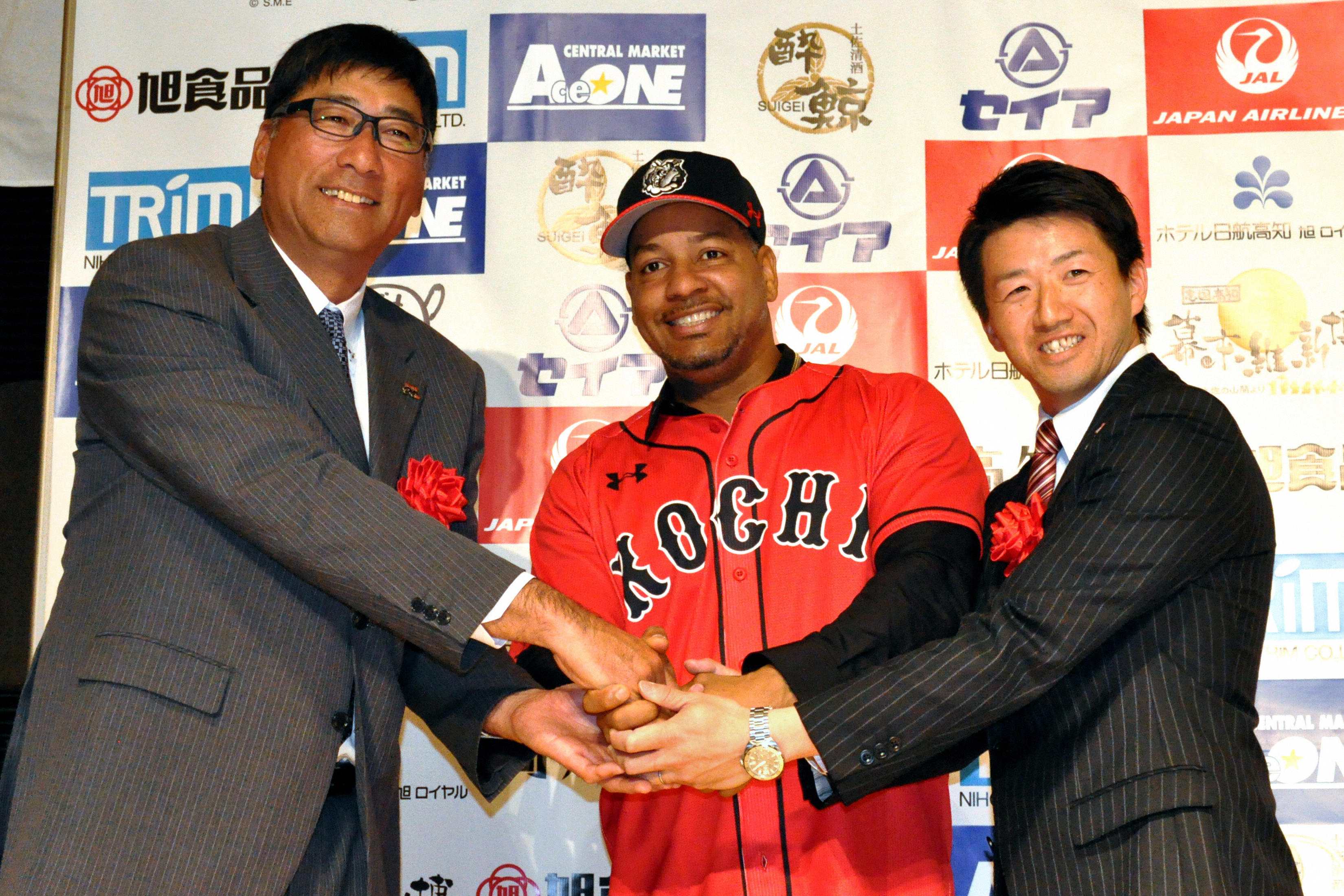 kochi fighting dogs manny ramirez s new contract includes unlimited sushi kochi fighting dogs manny ramirez s new contract includes unlimited sushi