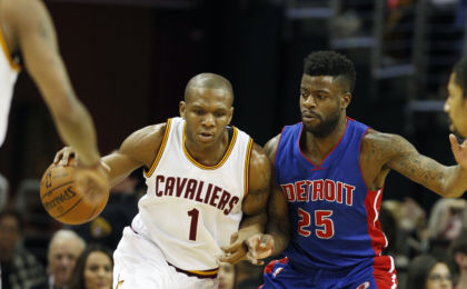 Reggie Bullock agrees to two-year deal with Detroit Reggie Bullock agrees to two-year deal with Detroit