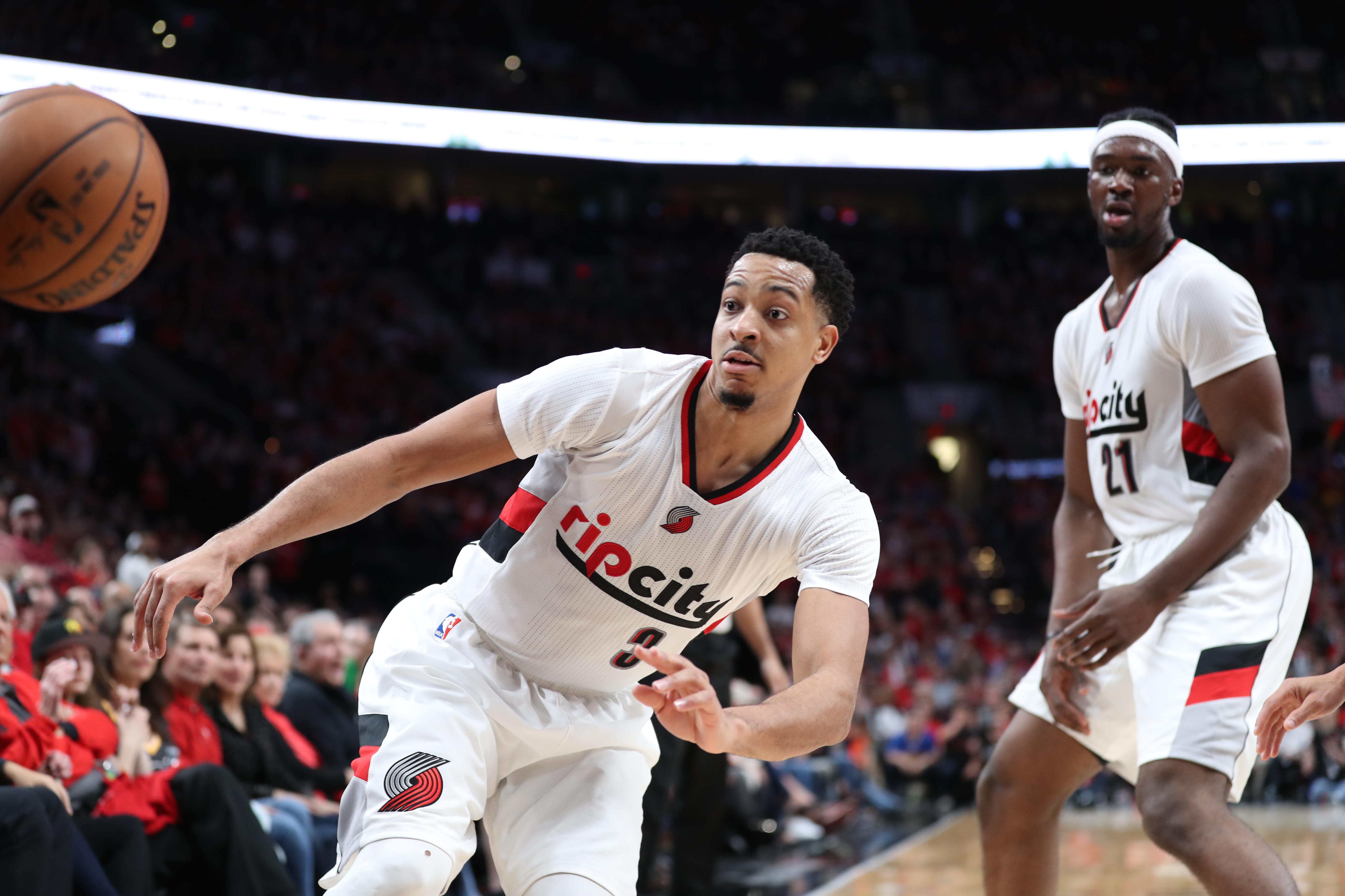 Warriors sweep away Trail Blazers in rout Warriors sweep away Trail Blazers in rout