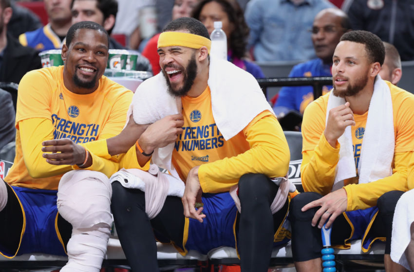 JaVale McGee願再以底薪續約勇士，隊友和主帥卻想送他去拿大合同！-Haters-黑特籃球NBA新聞影片圖片分享社區