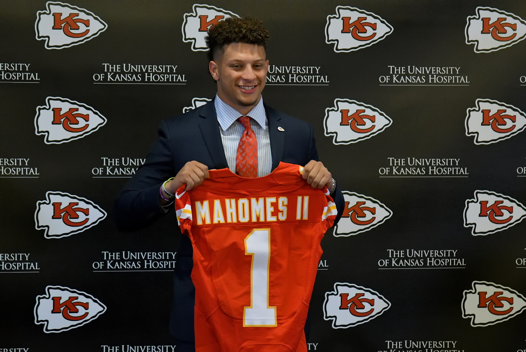 Chiefs pull off huge trade with Bills to draft Mahomes