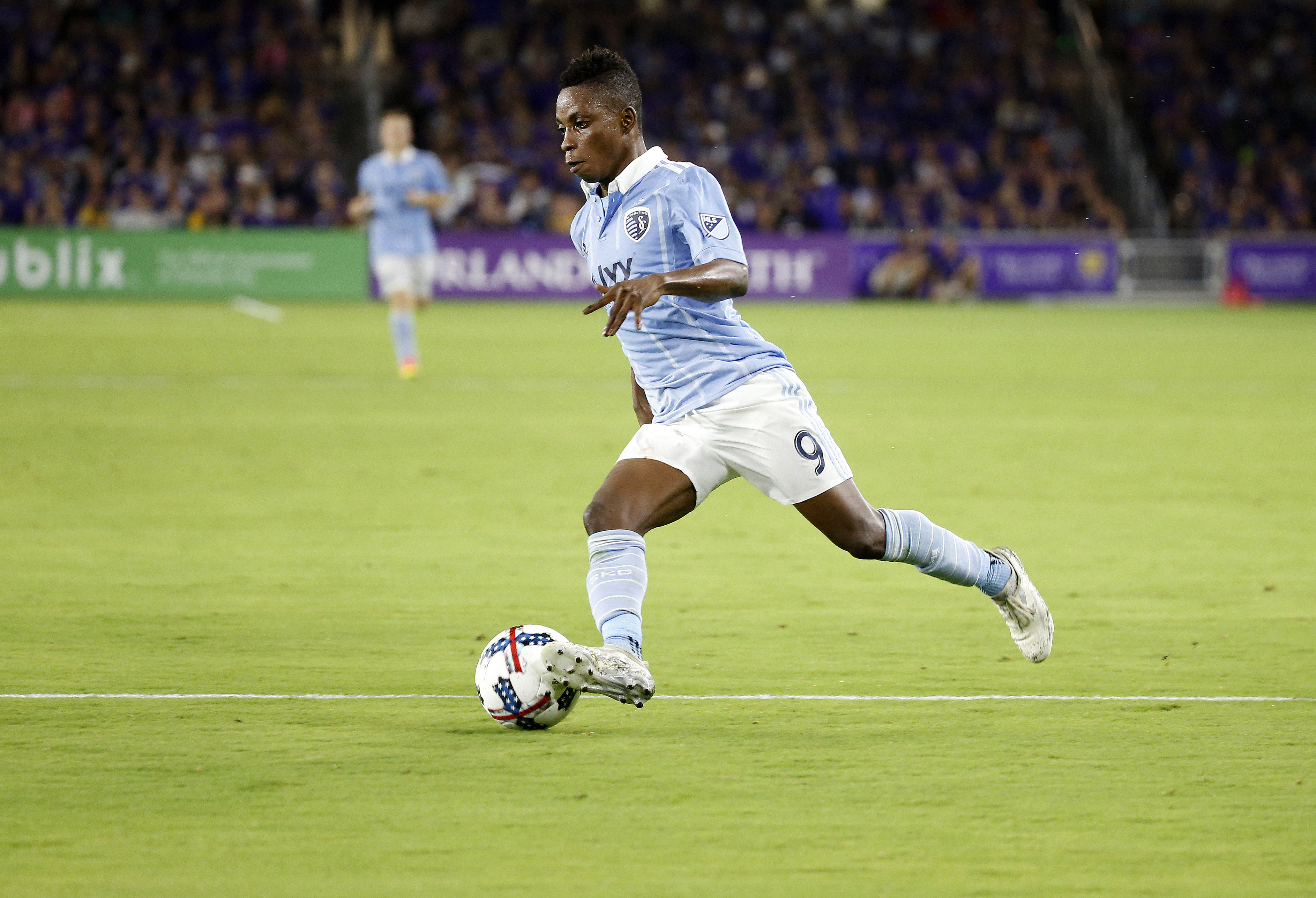 Fernandes scores 3 goals, Sporting KC beats Sounders 3-0