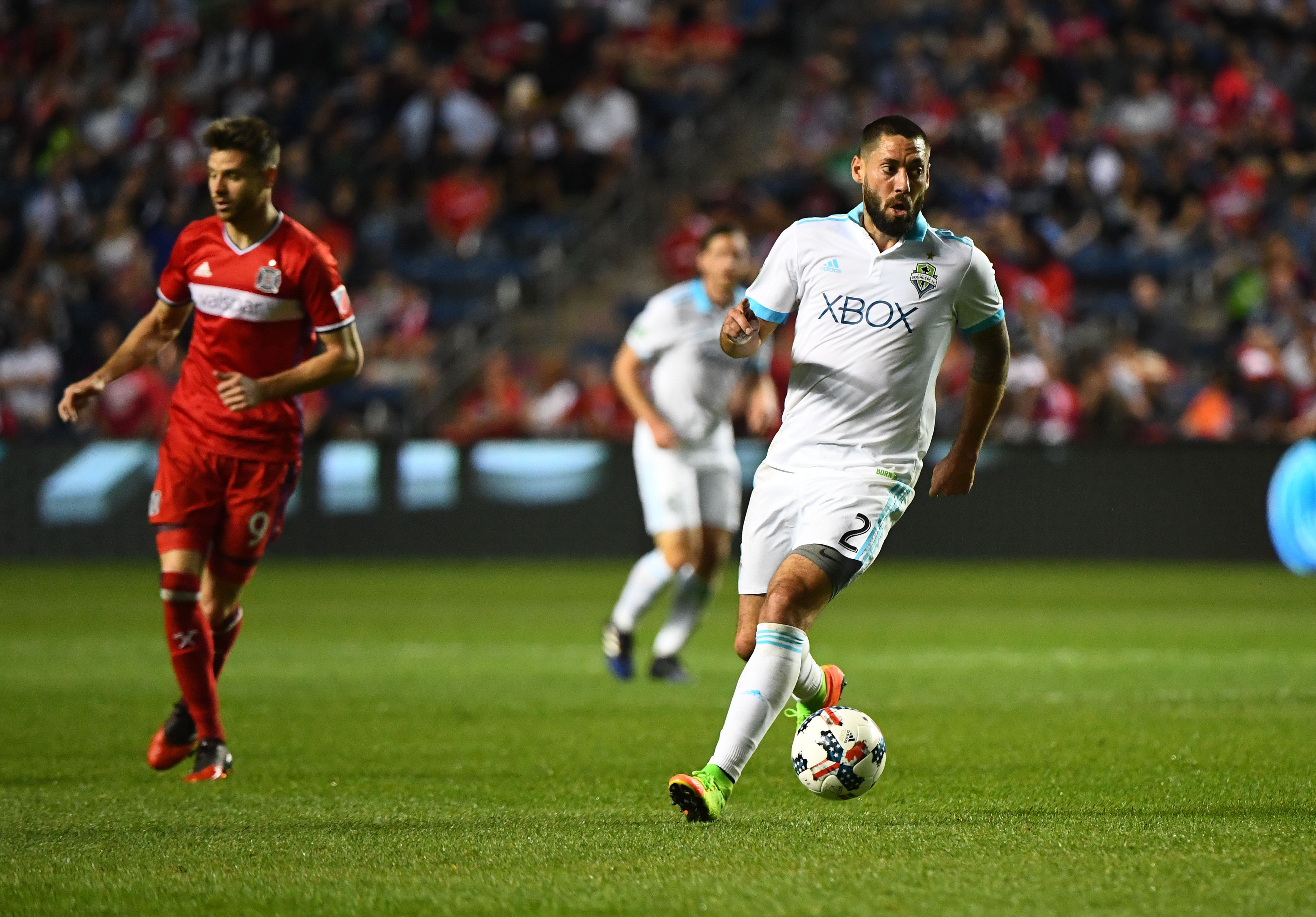 Fernandes scores 3 goals, Sporting KC beats Sounders 3-0