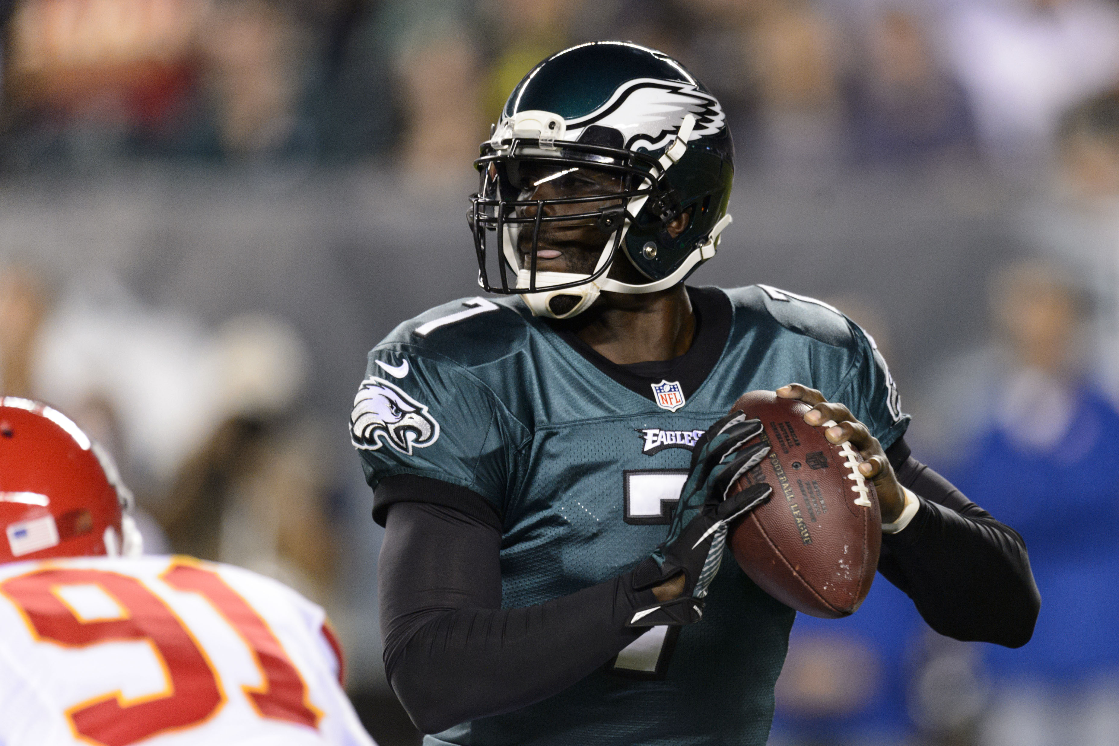 Michael Vick officially announces retirement from NFL