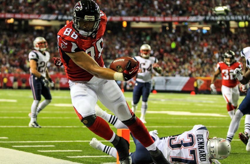 Sep 29, 2013; Atlanta, GA, USA; Atlanta Falcons tight end Tony Gonzalez (88) scores a touchdown in the first half against the New England Patriots at the Georgia Dome. Mandatory Credit: Daniel Shirey-USA TODAY Sports