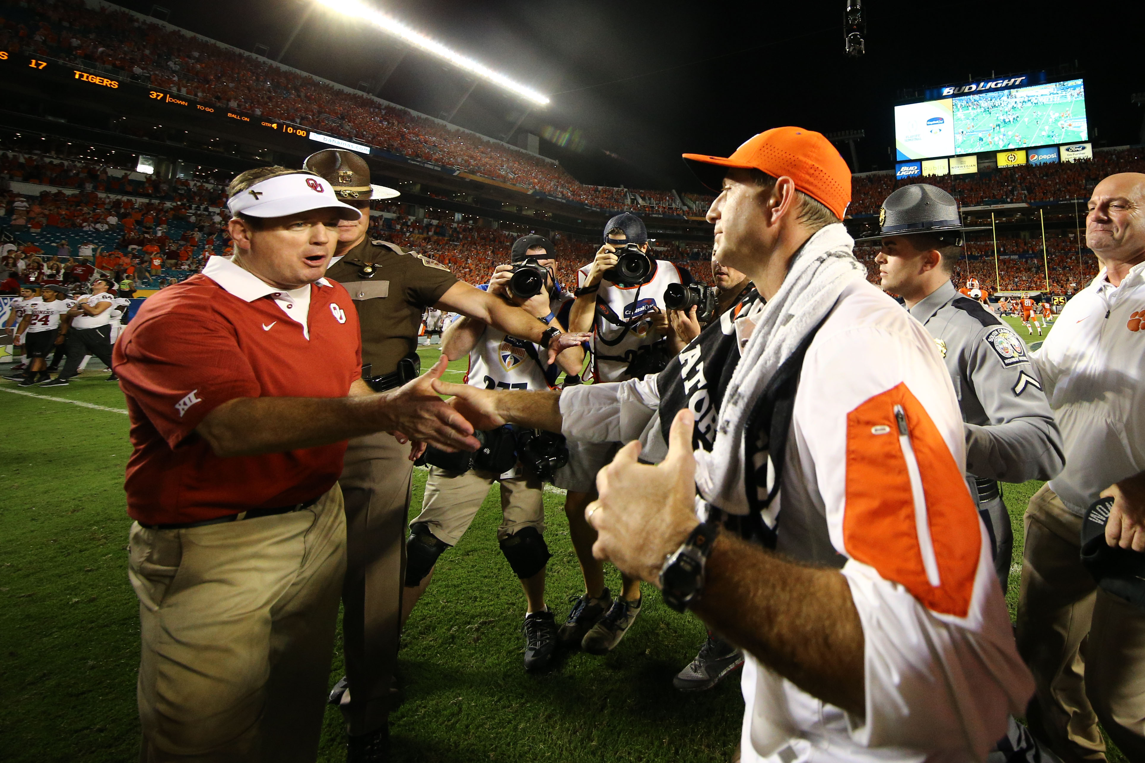Oklahoma coach Bob Stoops will retire after 18 seasons Oklahoma coach Bob Stoops will retire after 18 seasons
