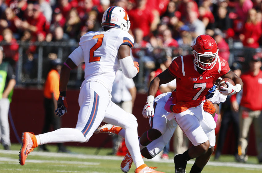 Oct 15, 2016; Piscataway, NJ, USA; Rutgers Scarlet Knights running back Robert Martin (7) rushes for a first down in front of Illinois Fighting Illini linebacker Julian Jones (2) during the first half at High Points Solutions Stadium. Mandatory Credit: Noah K. Murray-USA TODAY Sports