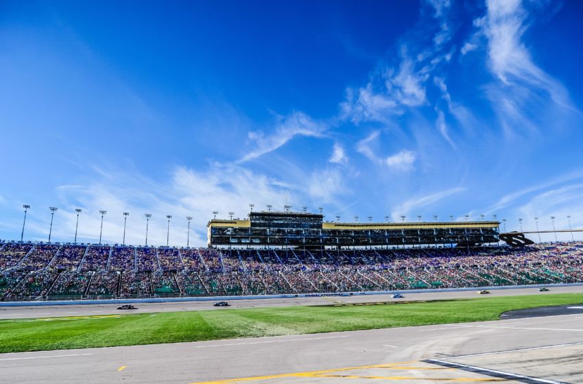 Truex Jr. hopes run of bad luck at Kansas ends Saturday