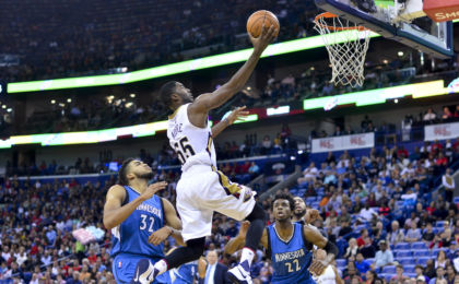 Nov 23, 2016; New Orleans, LA, USA; New Orleans Pelicans guard E'Twaun Moore (55) goes up for a shot during the third quarter of the game against the Minnesota Timberwolves at the Smoothie King Center. New Orleans Pelicans won 117-96. Mandatory Credit: Matt Bush-USA TODAY Sports