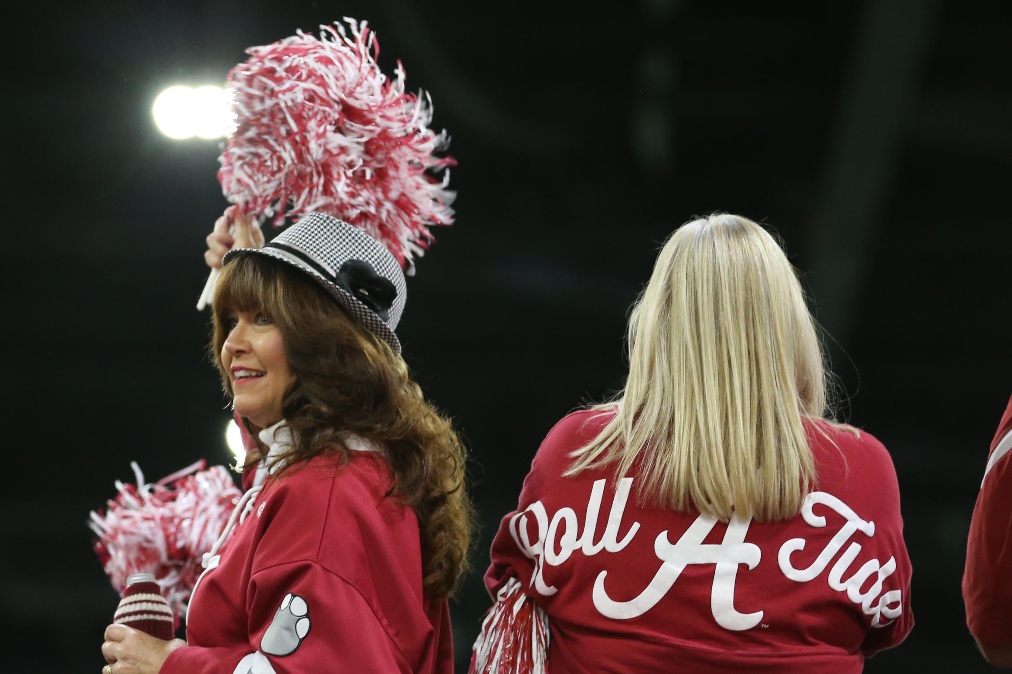Alabama Softball pitching leads the way Wednesday night at Rhoades