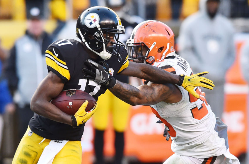 Jan 1, 2017; Pittsburgh, PA, USA; Pittsburgh Steelers wide receiver Eli Rogers (17) runs with the ball after a catch as Cleveland Browns inside linebacker Christian Kirksey (58) defends during the second half at Heinz Field. The Steelers won 27-24 in overtime. Mandatory Credit: Ken Blaze-USA TODAY Sports