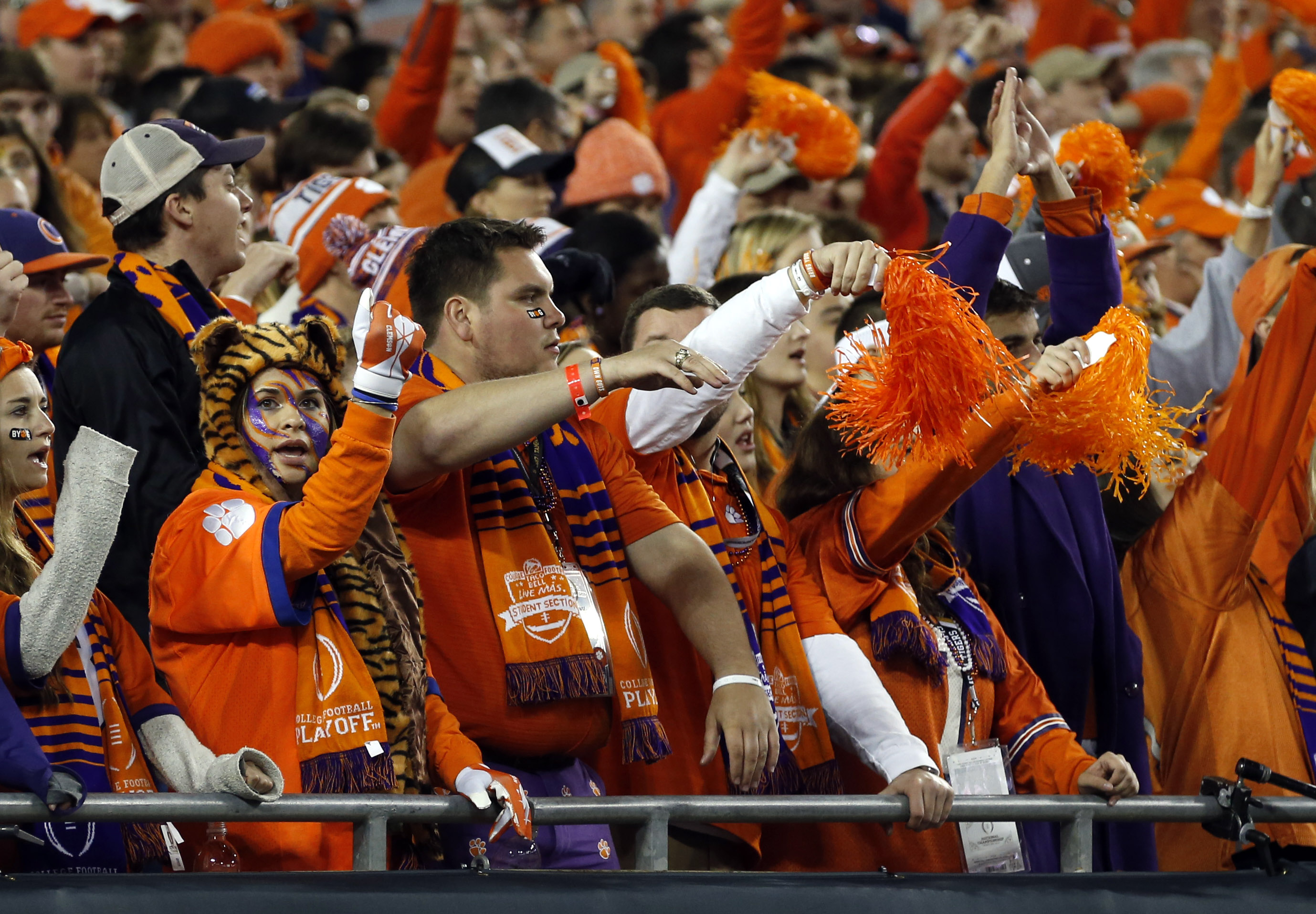 Five-star DE Xavier Thomas commits to Clemson Five-star DE Xavier Thomas commits to Clemson