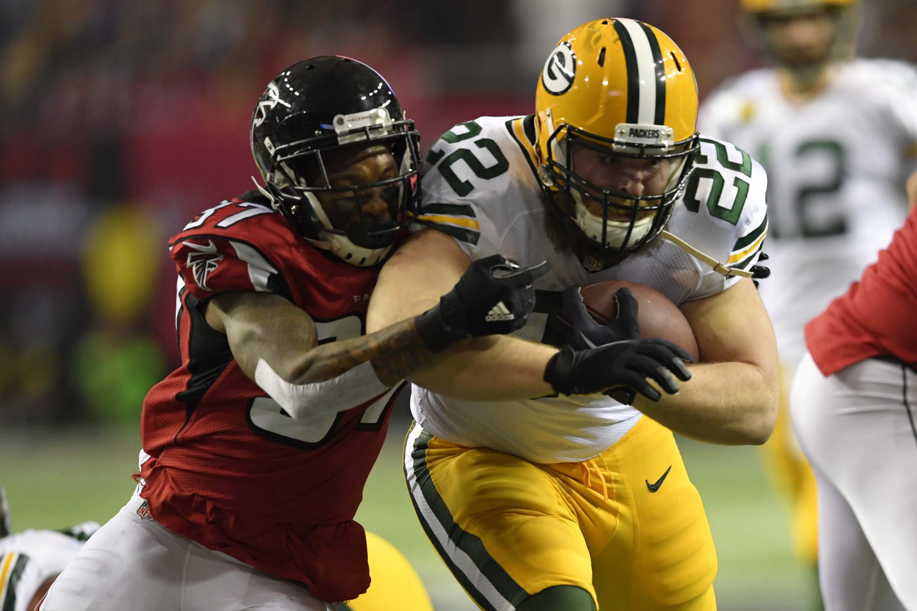 Former Packers player prepares for Seattle move with a rummage sale