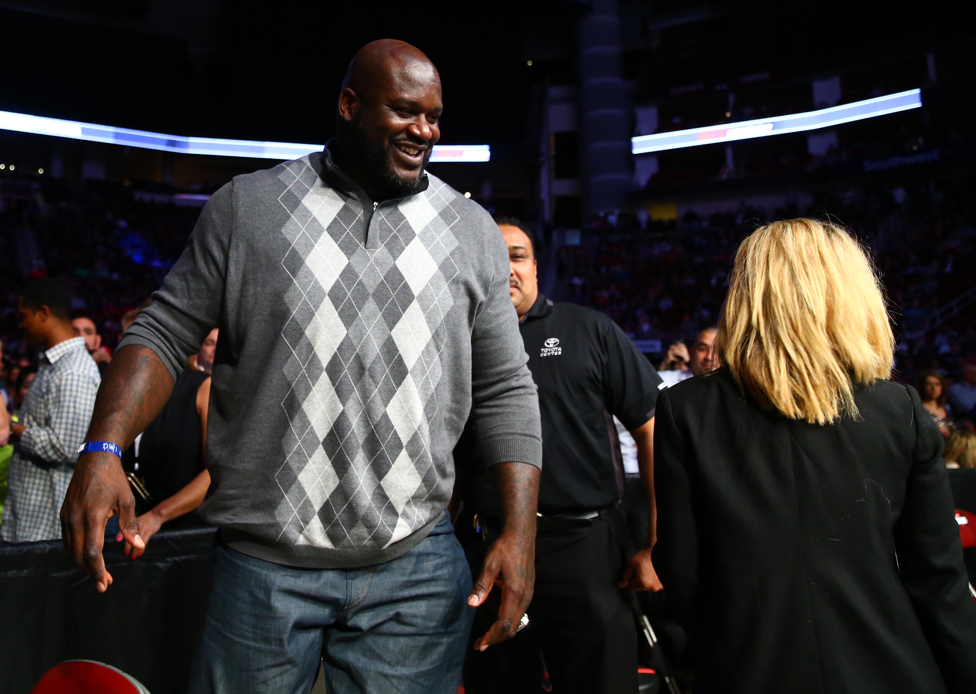 Shaquille O'Neal statue unveiled outside Staples Center (Video)3948 x 2808