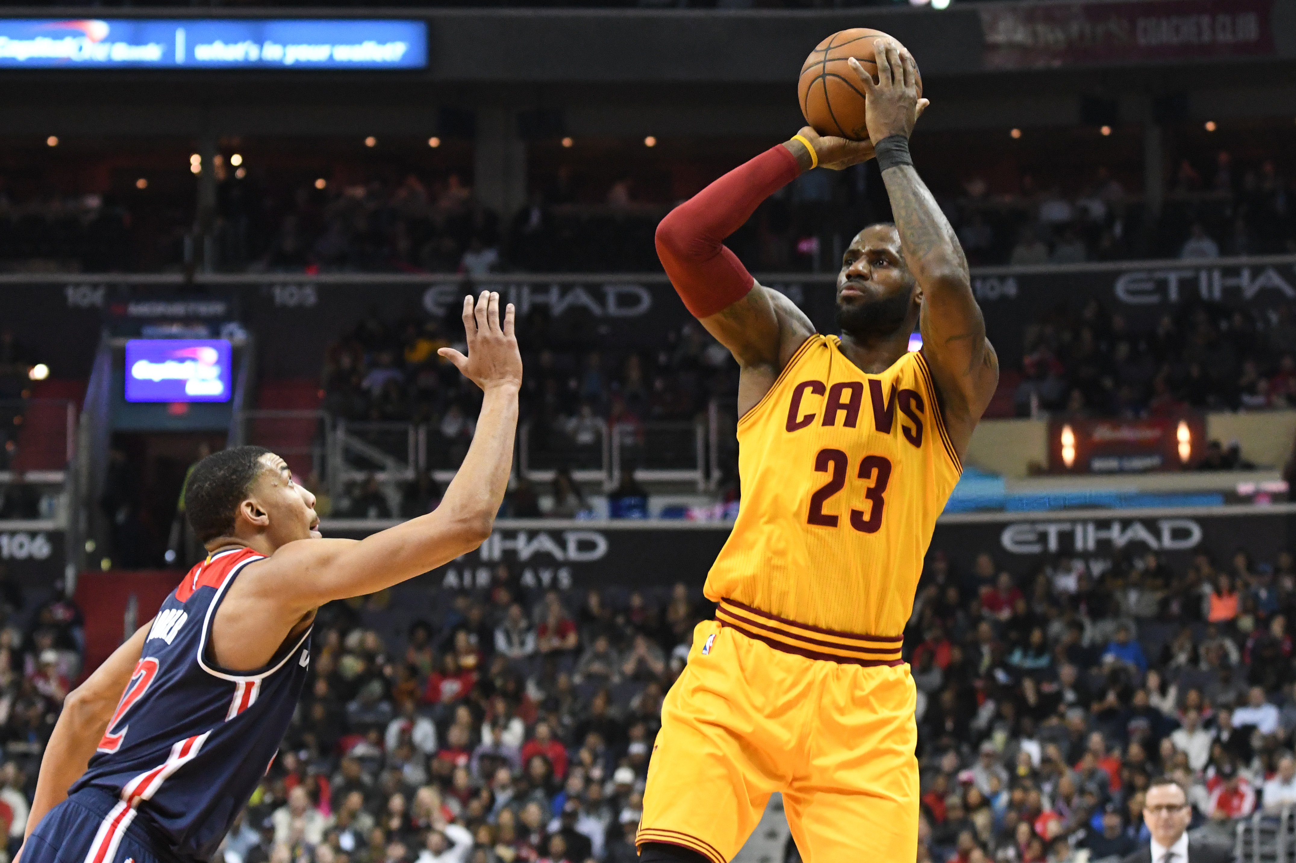 Twitter reacts to LeBron James' banked in 3 vs. Wizards
