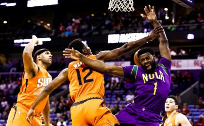 Feb 6, 2017; New Orleans, LA, USA; Phoenix Suns forward TJ Warren (12) blocks the shot by New Orleans Pelicans guard Tyreke Evans (1) during the first quarter at the Smoothie King Center. Mandatory Credit: Derick E. Hingle-USA TODAY Sports