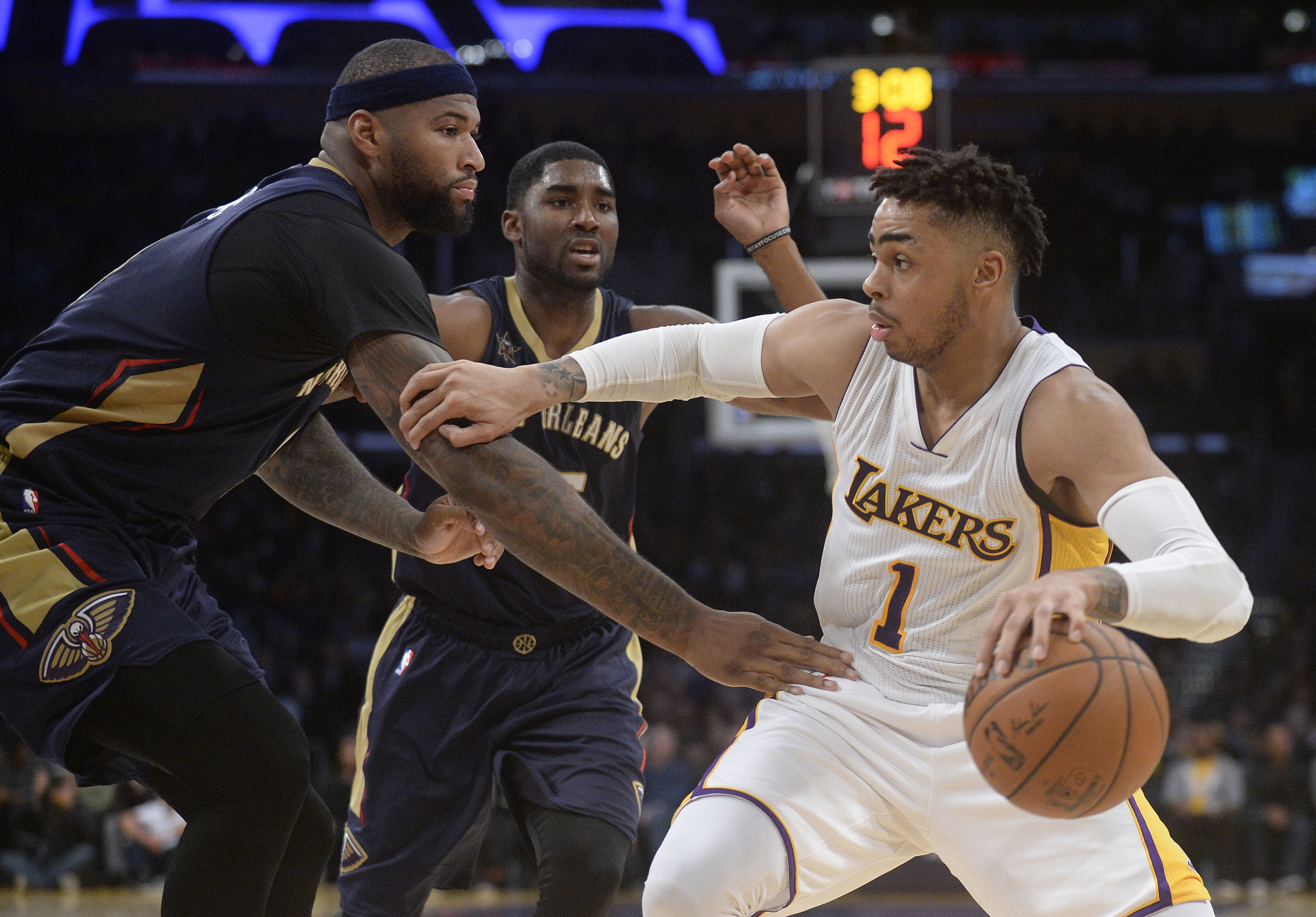 Metta scores 18 in possible farewell, Lakers top Pels 108-96 Metta scores 18 in possible farewell, Lakers top Pels 108-96