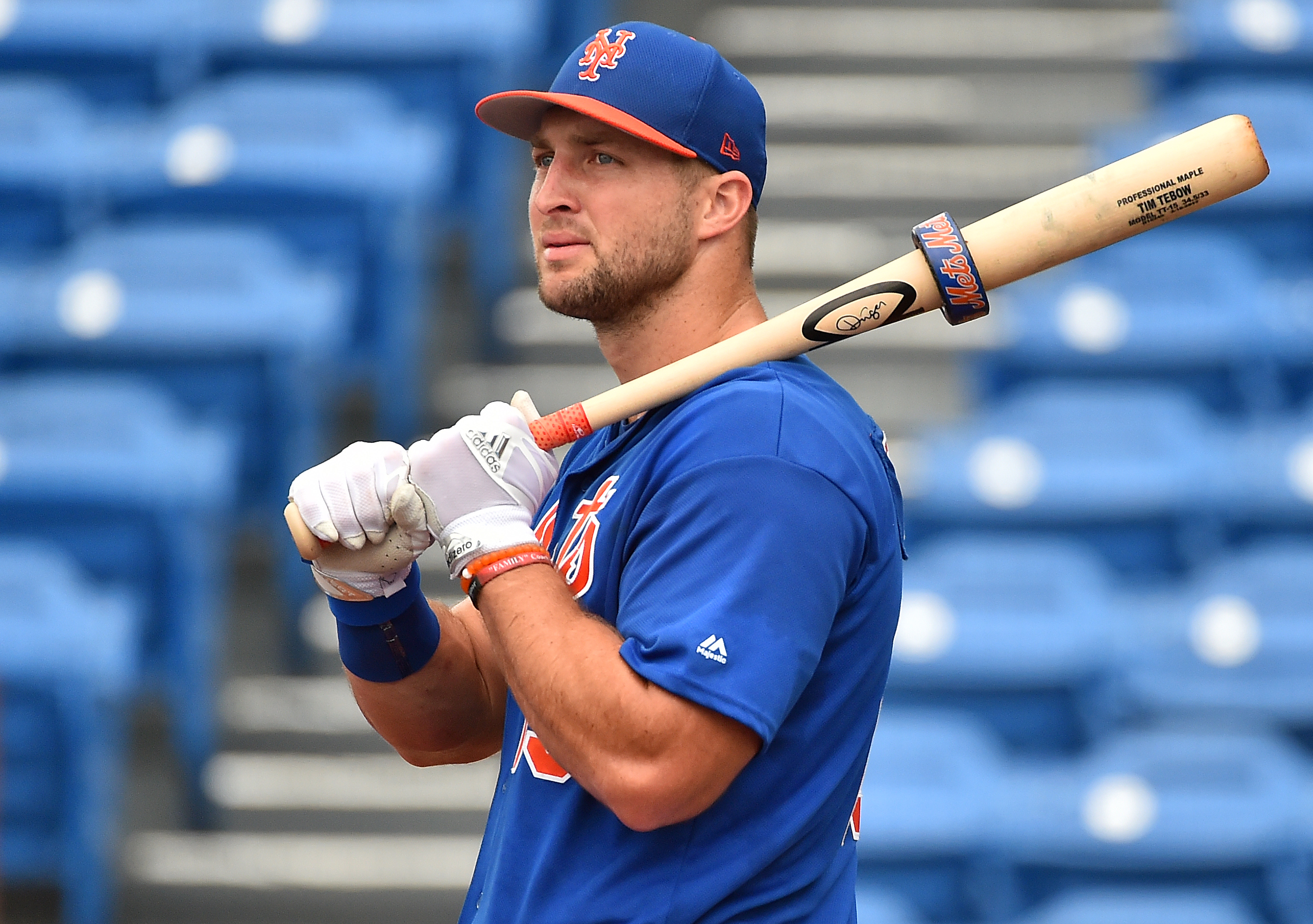 Tim Tebow strikes out in first MLB spring training at bat
