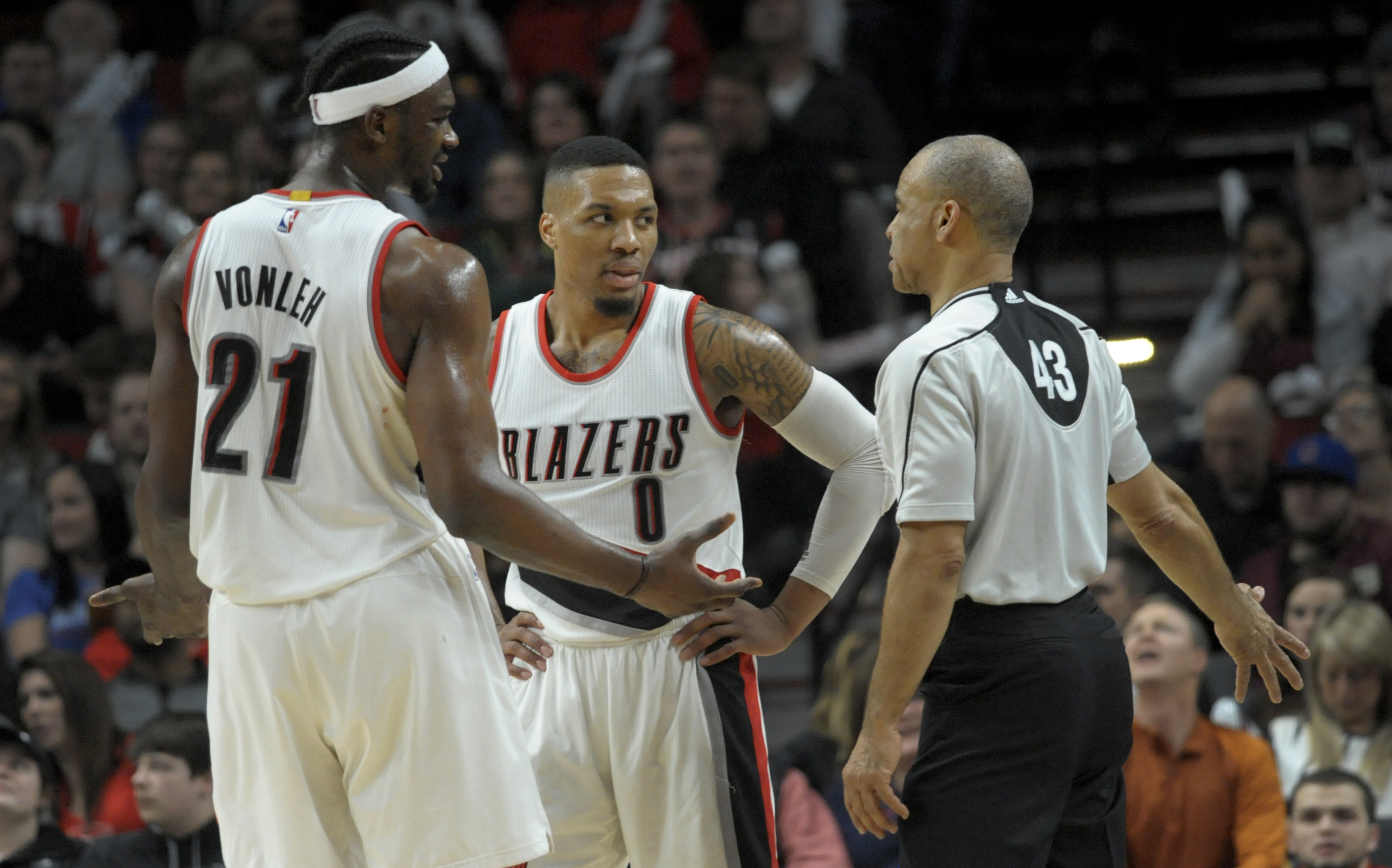 Blazers dump Lakers, move into tie for 8th in West