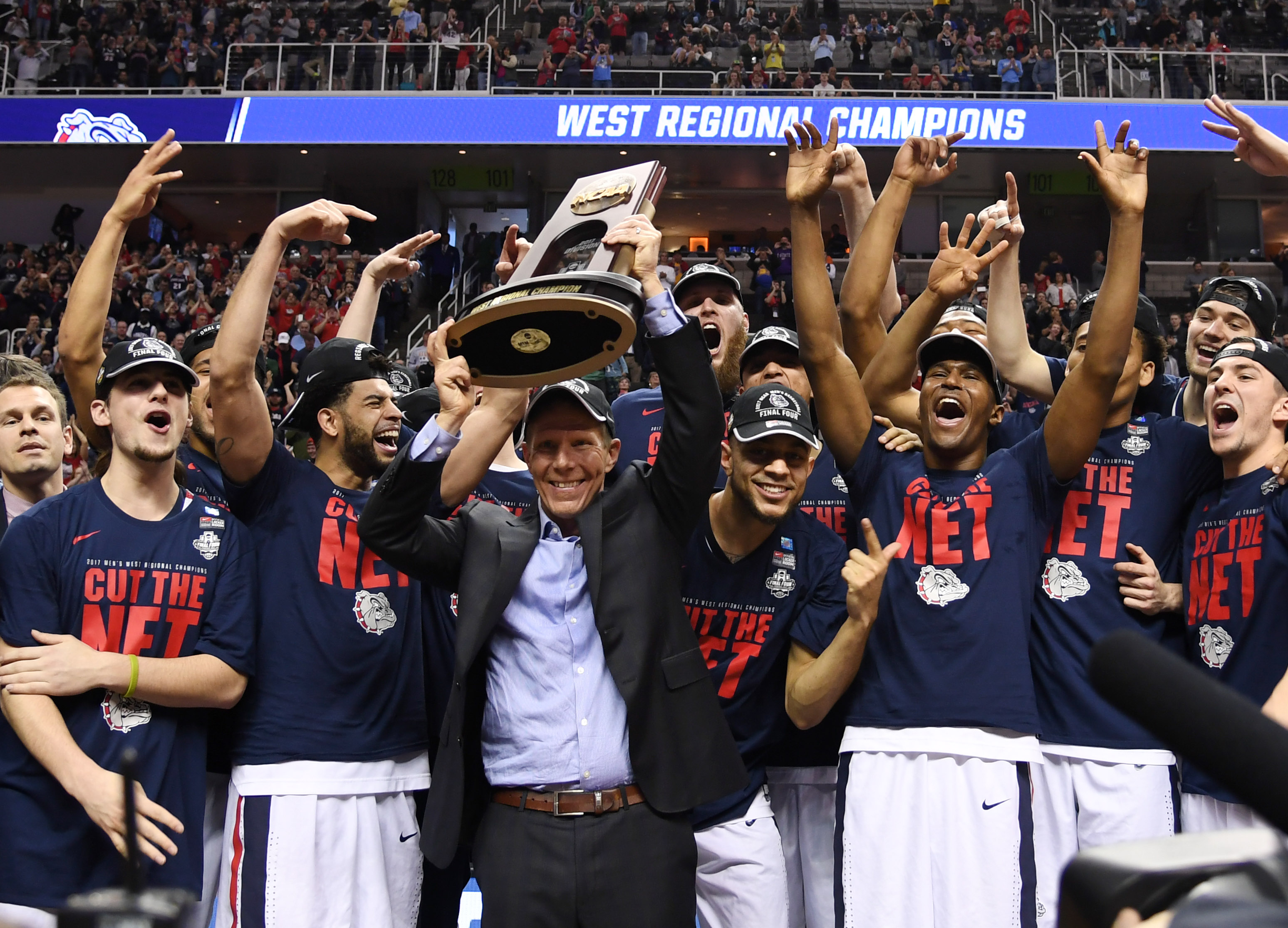 Gonzaga cuts down nets after reaching first Final Four (Video)