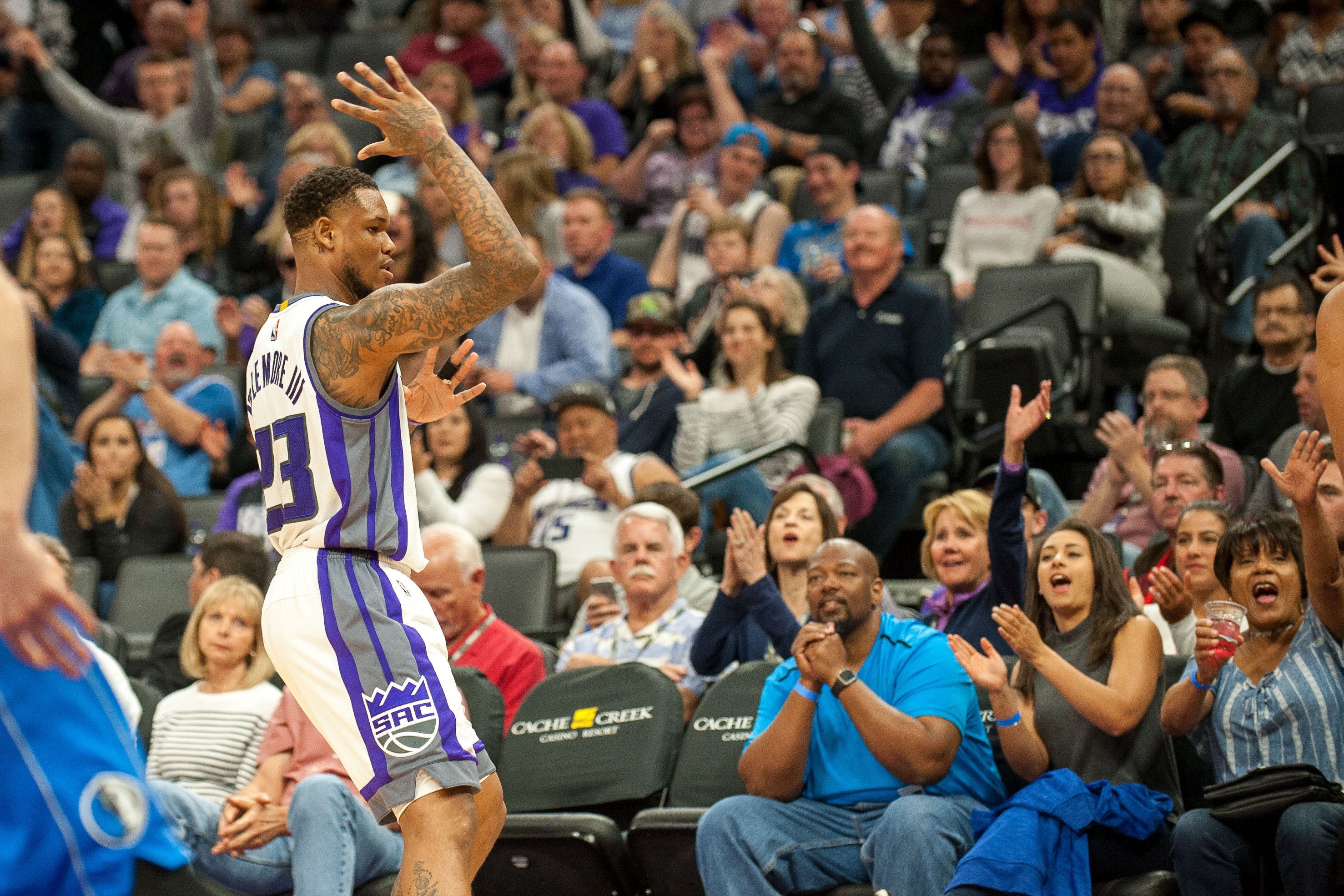 Fan Reactions: Dallas Mavericks at Sacramento Kings 