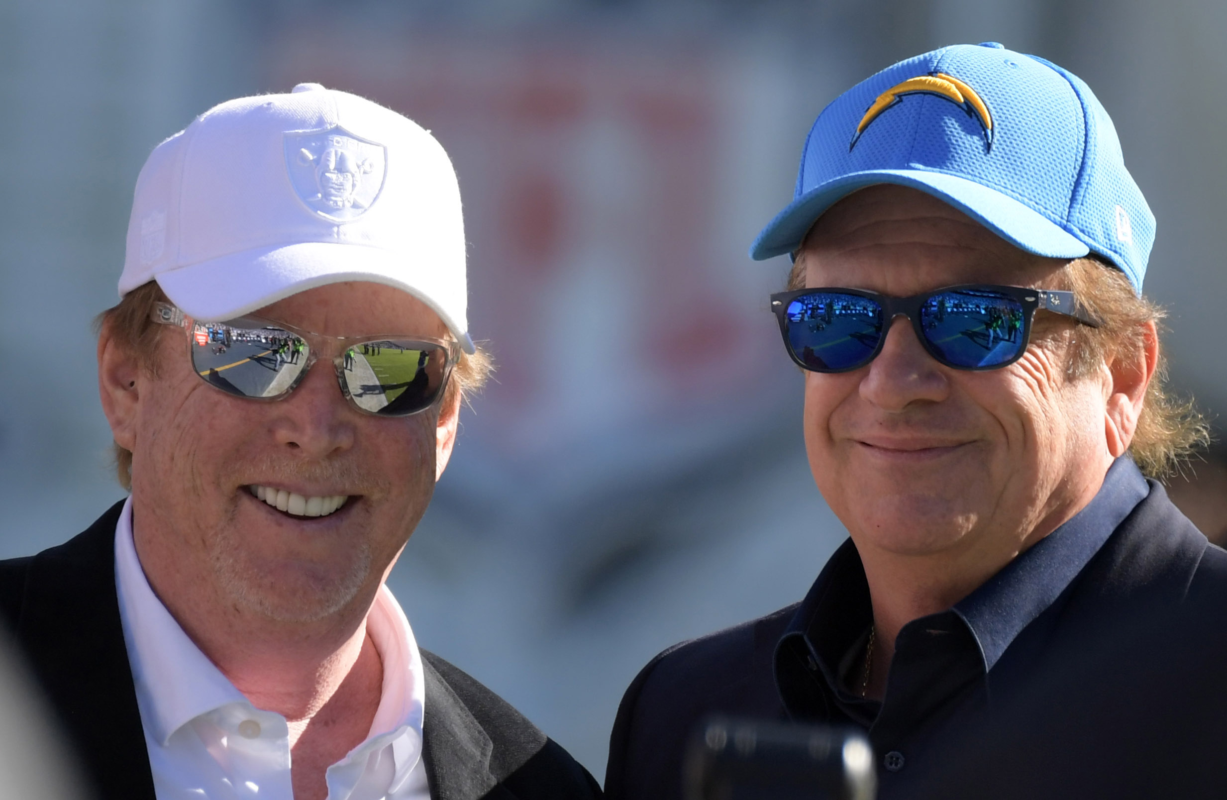 Chargers headquarters pelted with eggs after report of team move