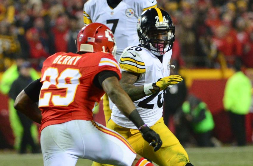 Jan 15, 2017; Kansas City, MO, USA; Pittsburgh Steelers running back Le'Veon Bell (26) runs the ball as Kansas City Chiefs strong safety Eric Berry (29) defends during the second quarter in the AFC Divisional playoff game at Arrowhead Stadium. Mandatory Credit: Jeff Curry-USA TODAY Sports