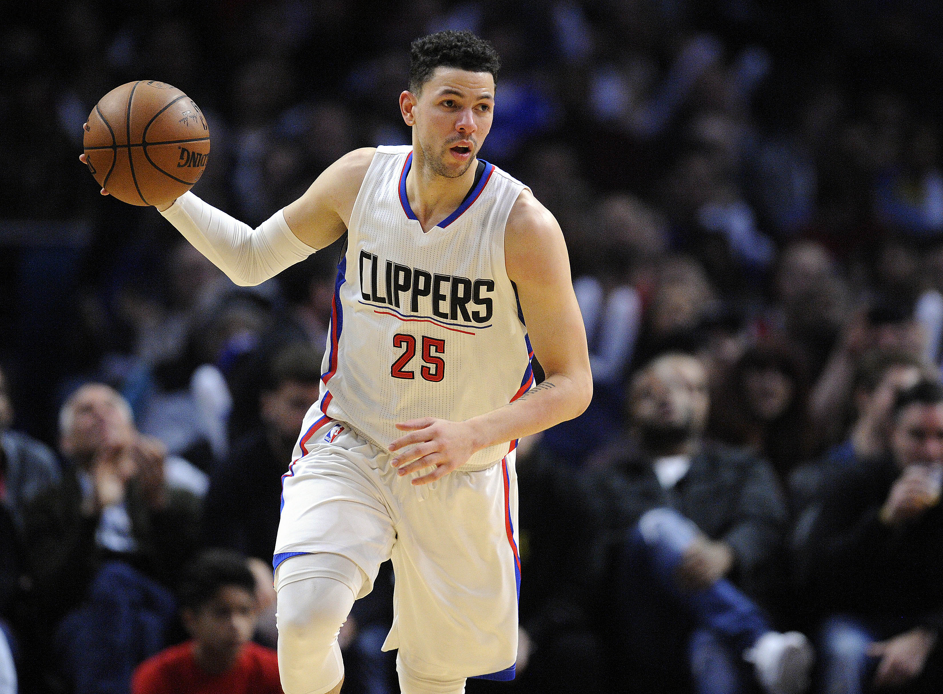 January 16, 2017; Los Angeles, CA, USA; Los Angeles Clippers guard Austin Rivers (25) moves the ball against the Oklahoma City Thunder during the second half at Staples Center. Mandatory Credit: Gary A. Vasquez-USA TODAY Sports