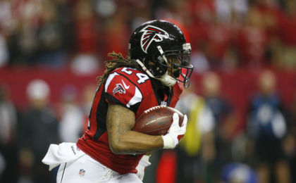 Jan 22, 2017; Atlanta, GA, USA; Atlanta Falcons running back Devonta Freeman (24) runs the ball against the Green Bay Packers during the first quarter in the 2017 NFC Championship Game at the Georgia Dome. Mandatory Credit: Brett Davis-USA TODAY Sports