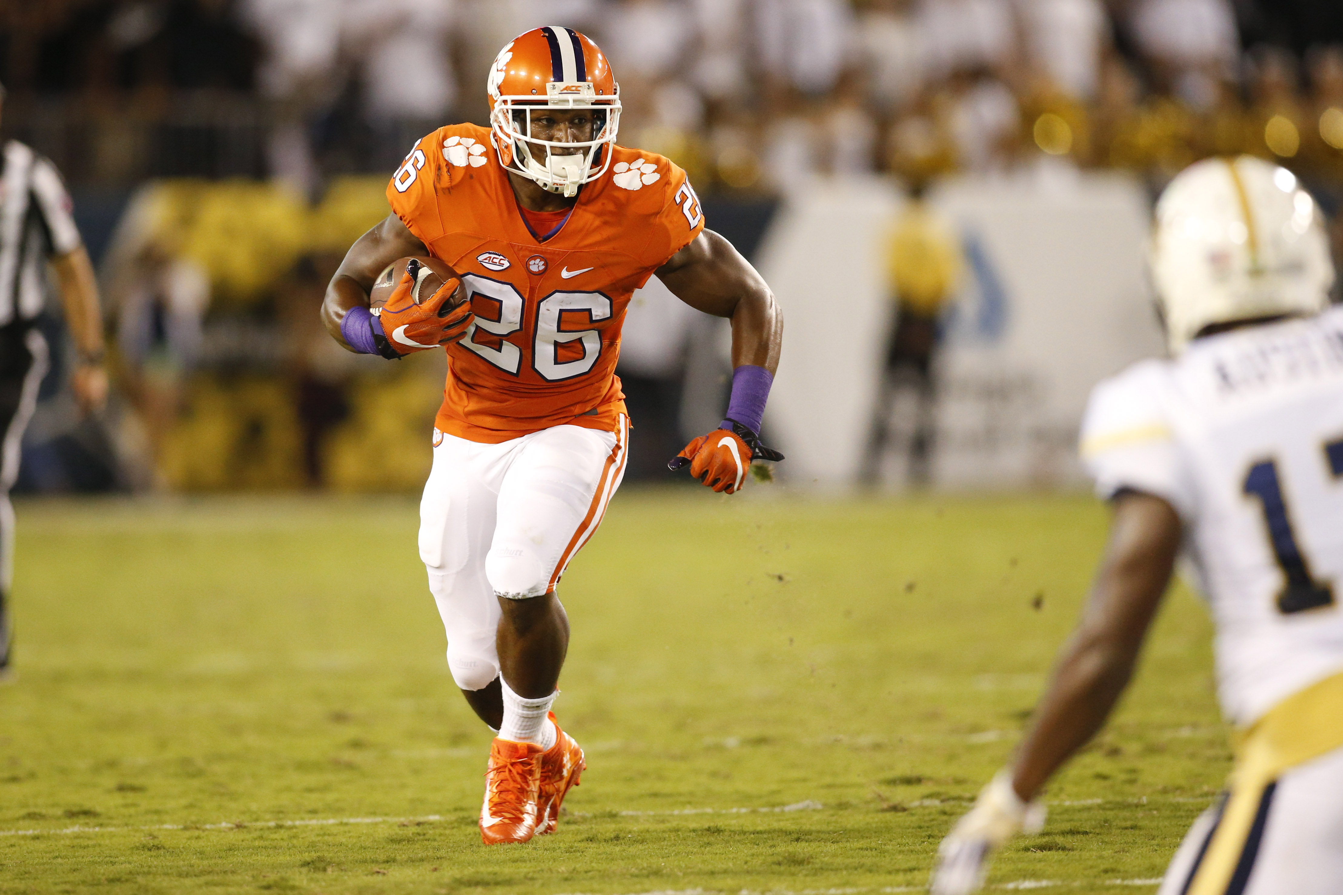 Five-star DE Xavier Thomas commits to Clemson Five-star DE Xavier Thomas commits to Clemson