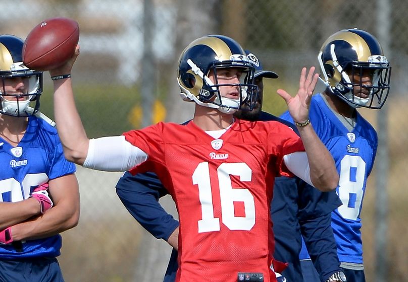 jared-goff-nfl-los-angeles-rams-rookie-minicamp-808x560.jpg