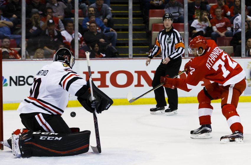 Crawford's 33 saves help Blackhawks defeat Red Wings