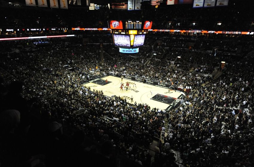 Spurs clinch postseason berth with 29th straight home win