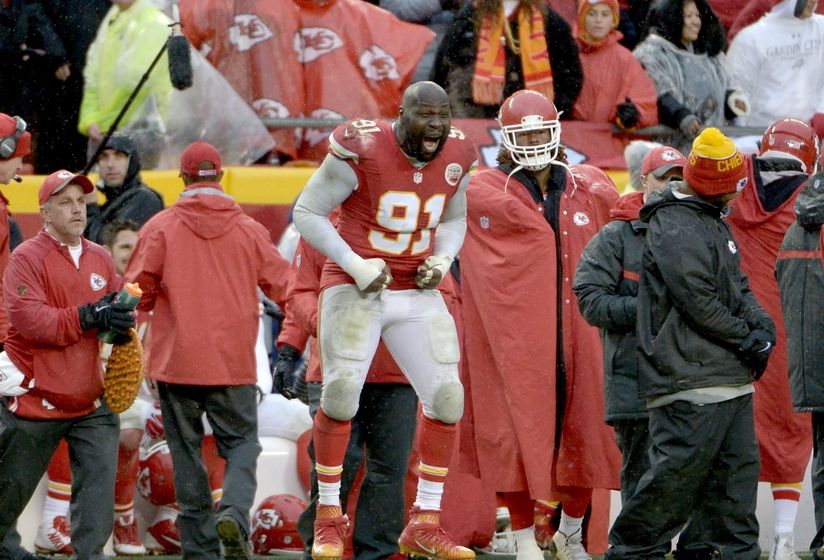 Kansas City Chiefs Tamba Hali Staying With Chiefs