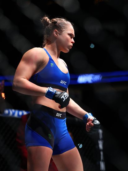 Ronda Rousey knocked out by Amanda Nunes at UFC 207 (Photo gallery) | FOX Sports