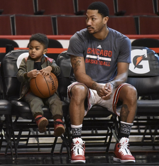 Derrick Rose And His Son Throw Out First Pitch At Cubs Game 