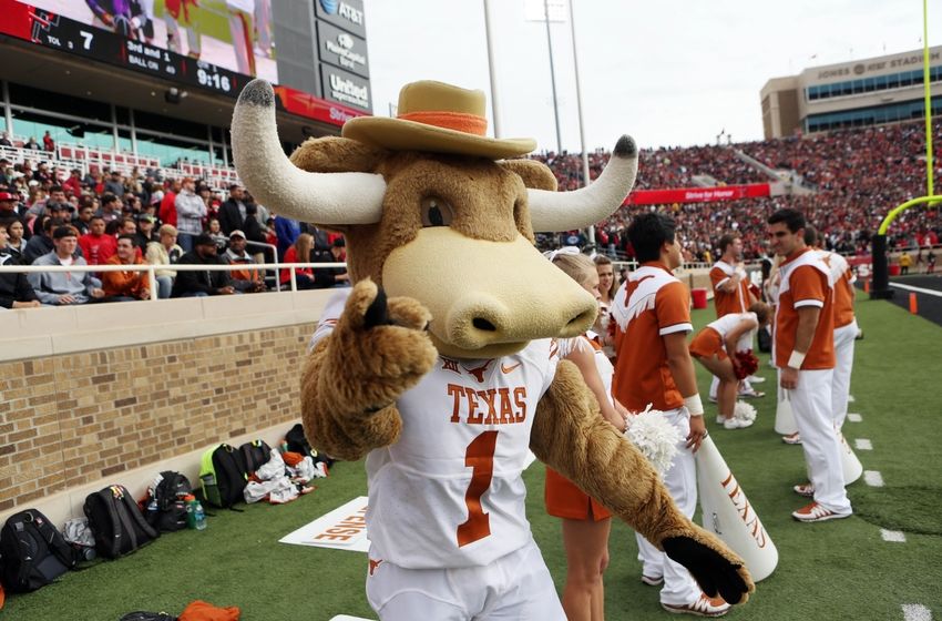 Texas Football Recruiting: Three Committed Players Receive Offers