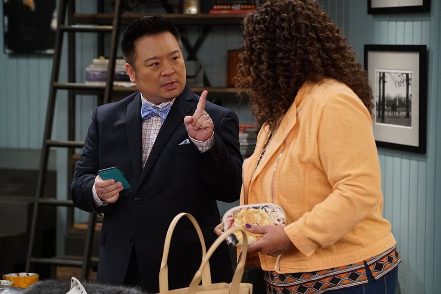 'Young & Hungry' Season 5, Episode 6 Preview: Young & Couchy