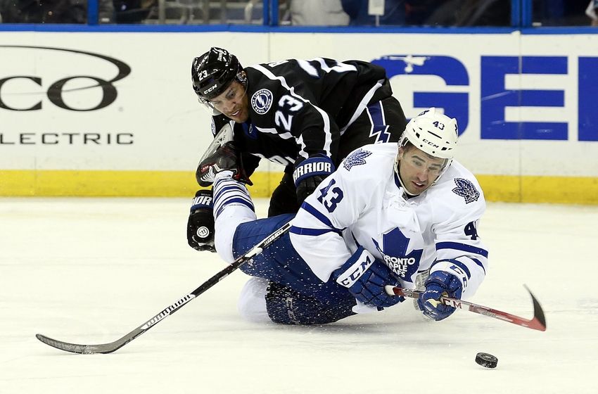 Johnson has 2 goals, Lightning top Leafs to win 7th straight